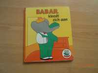 Babar kleedt zich aan