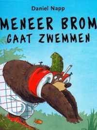 Meneer Brom gaat zwemmen