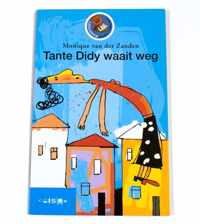 Tante Didy waait weg.