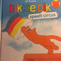 Dikkie Dik speelt circus
