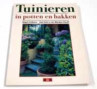 TUINIEREN IN POTTEN EN BAKKEN