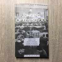 JONGENS OP KOSTSCHOOL