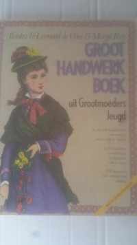 Groot handwerkboek uit grootmoeders jeugd