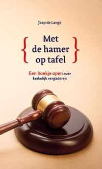 Toerusting  -   Met de hamer op tafel