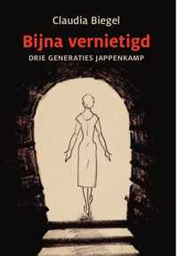 Bijna vernietigd - Claudia Biegel - Paperback (9789460225109)