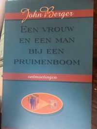 Een vrouw en een man bij een pruimenboom