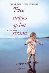 TWEE STAPJES OP HET STRAND