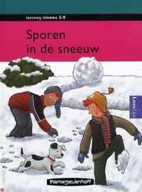 Sporen in de sneeuw