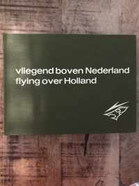 Vliegend boven nederland flying over holland