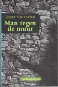 Man tegen de muur