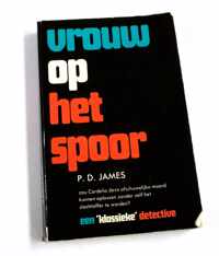 Vrouw op het spoor