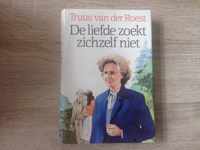 LIEFDE ZOEKT ZICHZELF NIET