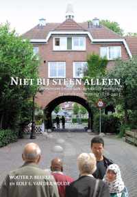 Niet bij steen alleen - R.E. van der Woude, W.P. Beekers - Hardcover (9789087040772)