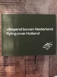 Vliegend boven nederland flying over holland