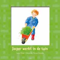 Jasper werkt in de tuin