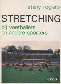 Stretching by voetballers e.a. sporters