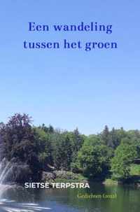 Een wandeling tussen het groen - Sietse Terpstra - Paperback (9789464800470)